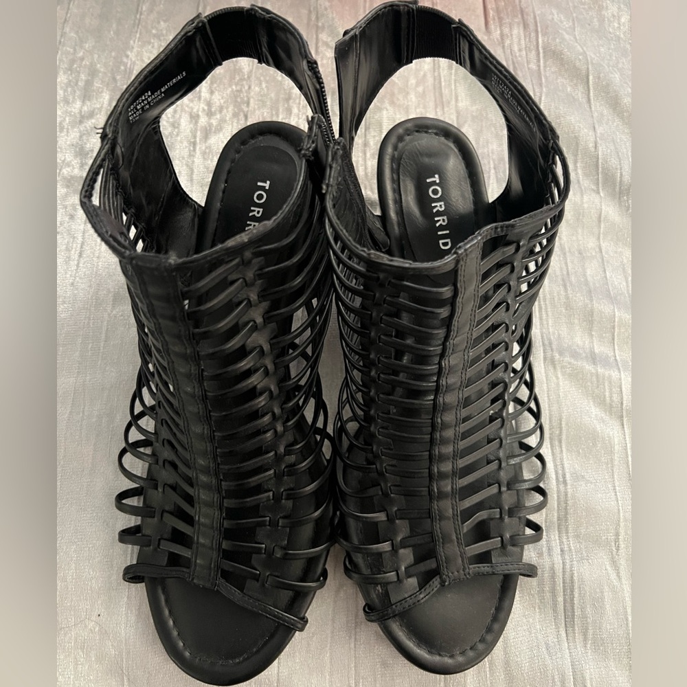 Torrid black cutout sandal size 13